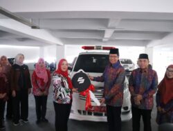 Pemkot Serahkan Bantuan 1 Unit Mobil Ambulance