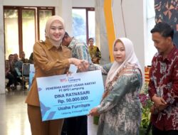 Wagub Cantik Ini Serahkan Bantuan KUR Untuk Empat UMKM di Lampung