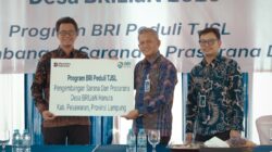 BRI Kantor Cabang Teluk Betung Serahkan Apresiasi Desa BRILiaN kepada Desa Hanura