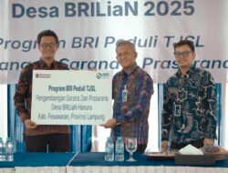 BRI Kantor Cabang Teluk Betung Serahkan Apresiasi Desa BRILiaN kepada Desa Hanura